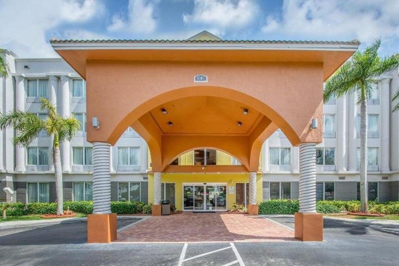 Mainstay Suites Sawgrass Tamarac Exterior photo