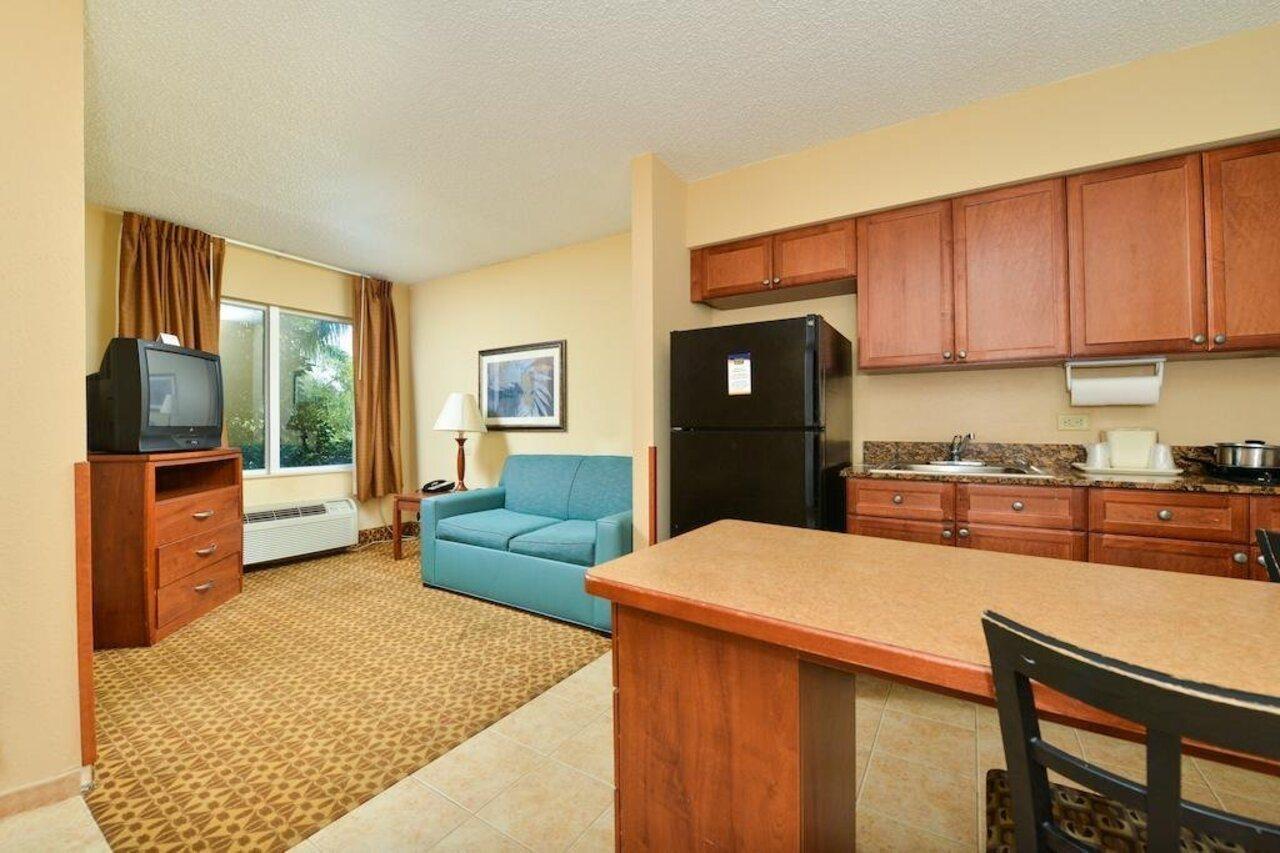 Mainstay Suites Sawgrass Tamarac Exterior photo